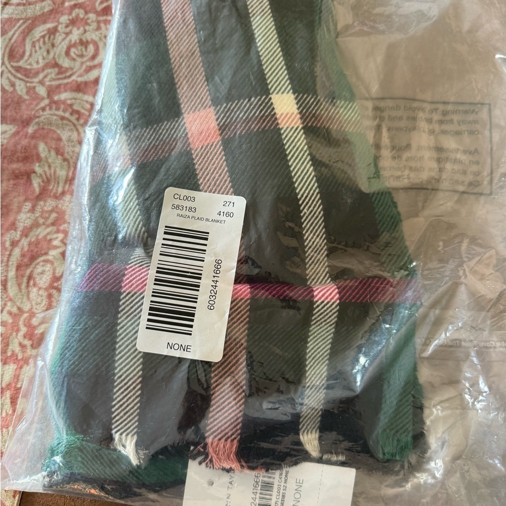 NWT Ann Taylor Raiza Plaid Blanket Scarf Approx 22x78 Green White Pink Black - Picture 7 of 8